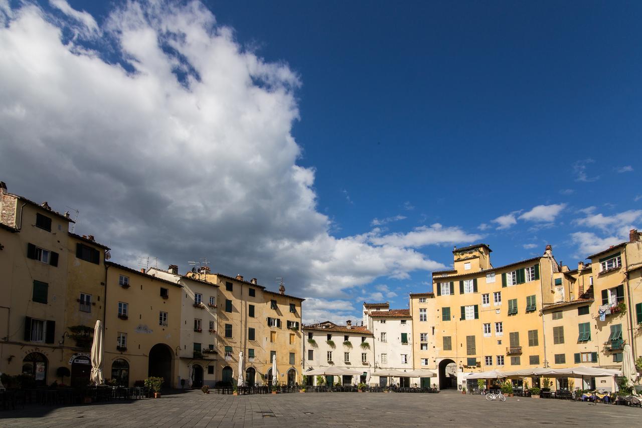B&B Residenza Di Via Fontana Lucca Exterior foto